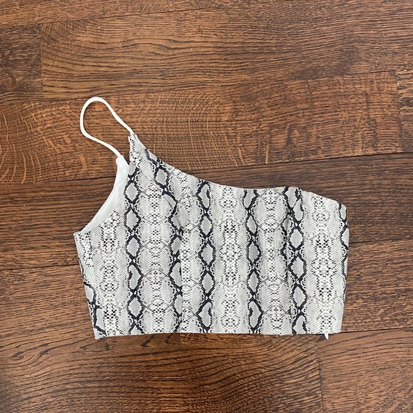 Snake Print one shoulder crop tank top. Size 2 - Picture 1 of 2